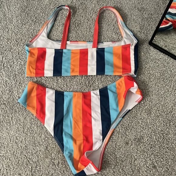 Colorful striped bikini - Picture 4 of 5